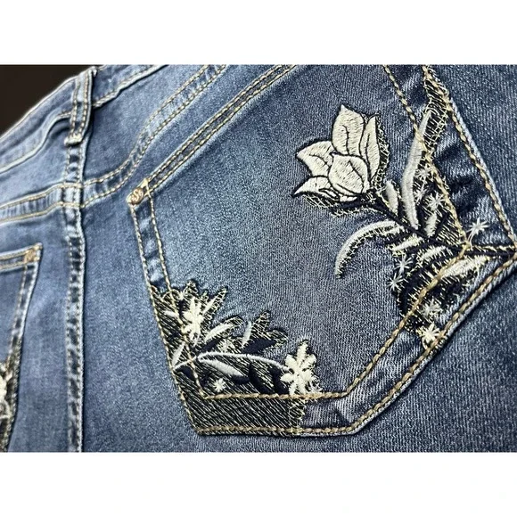 SHYANNE 31W 32.5L Flare Jeans‎ Embroidered Floral Stretch Boho Western Bootcut - Picture 6 of 11